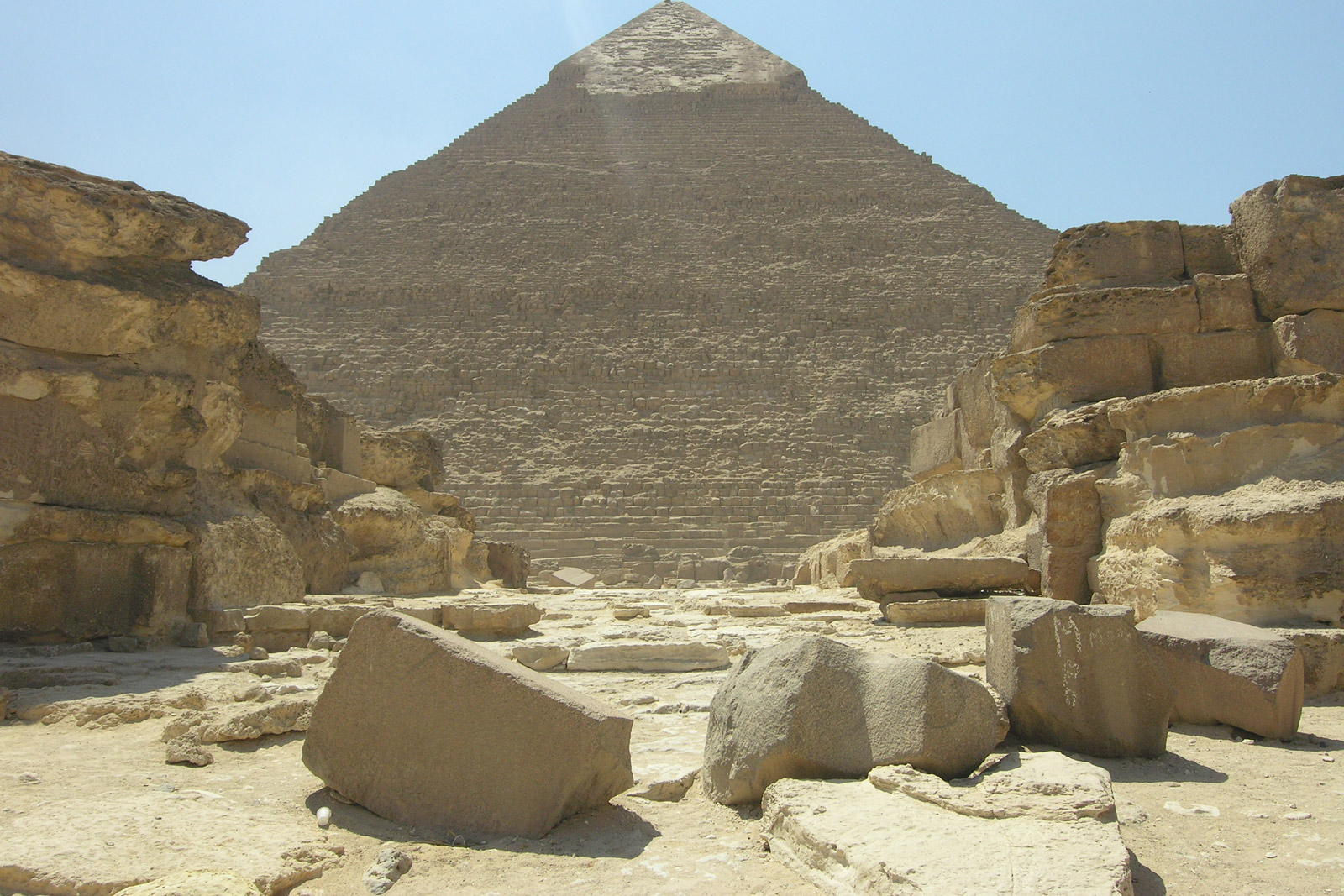 Piramide di Khafre, Giza Piramide di Khafre, Giza. Fotografia: Antonino Cardillo, 2005